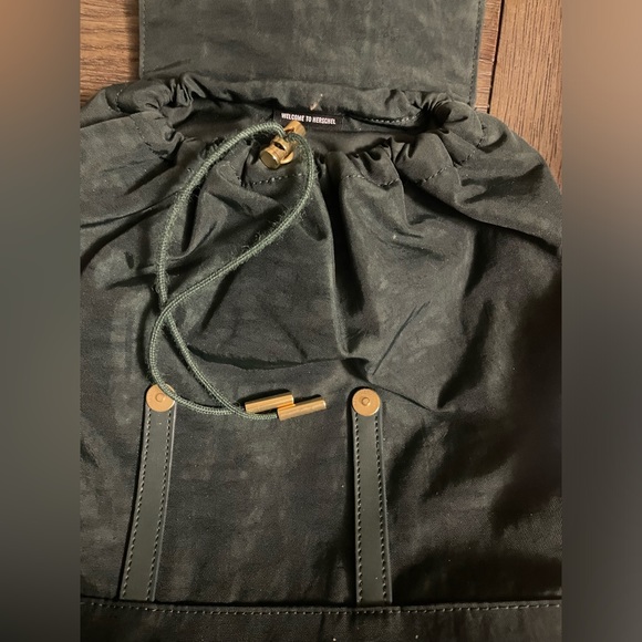 PRE OWNED Herschel Supply Co. Orion Retreat Mini Nylon/Leather Dark Green BP - Picture 4 of 5